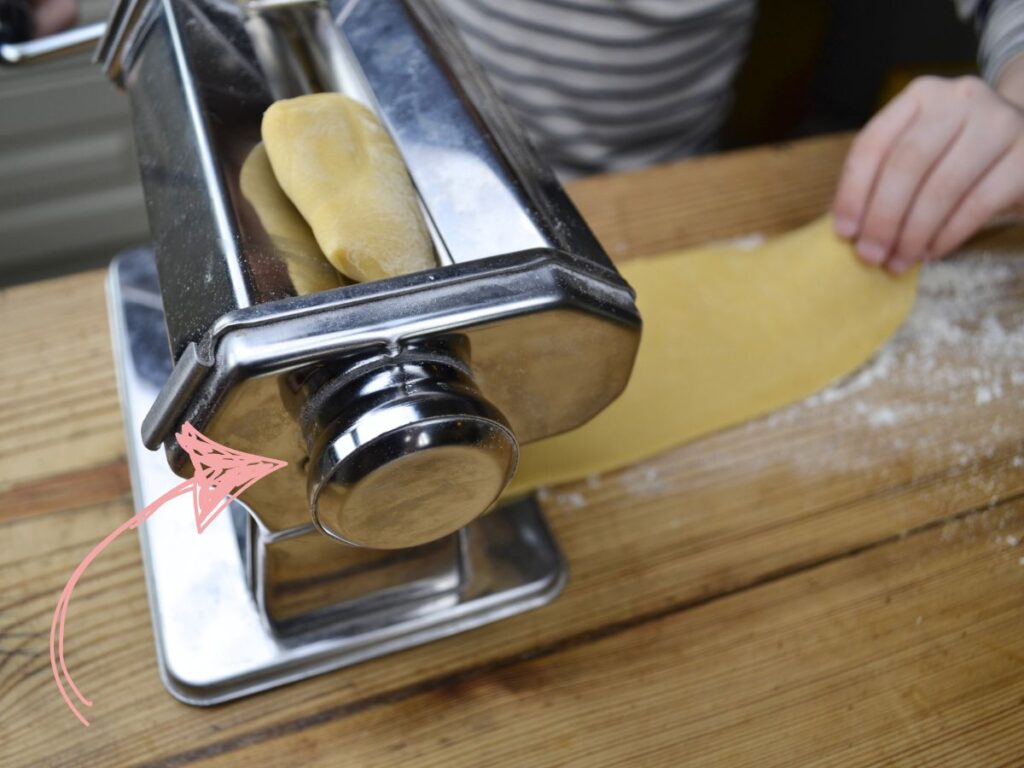 Spelt pasta, pasta maker with arrow indicating thickness wheel