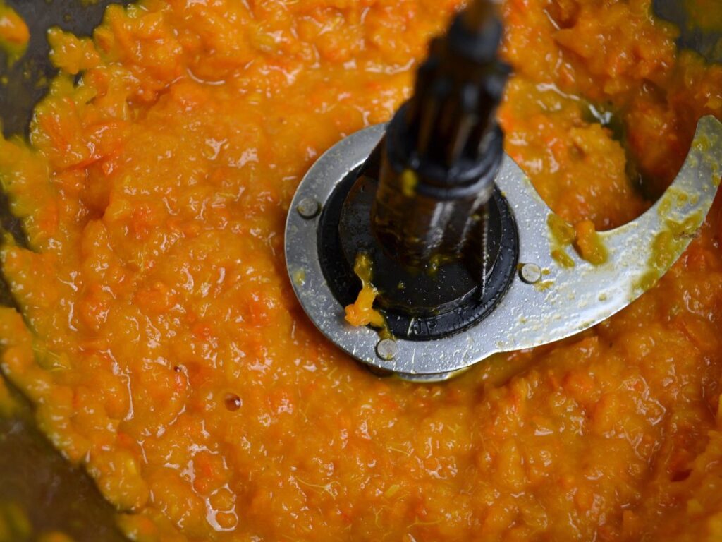 mash mandarins in a food processors