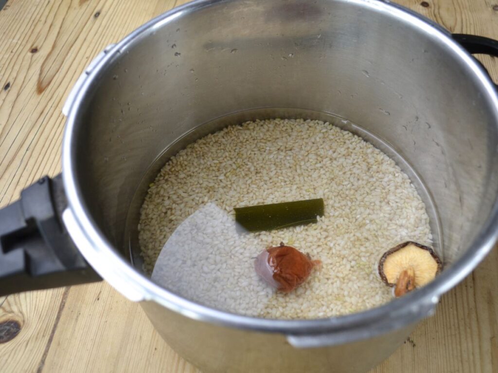 brown rice in a pressure  cooker with seaweed  mushroom and a umeboshi plum