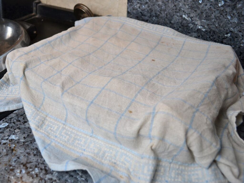 A tray cover with a cloth